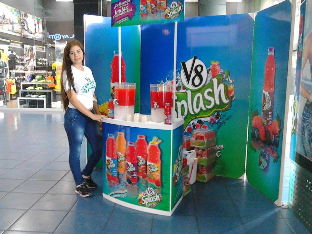 Branding y material promocional V8 en Panamá